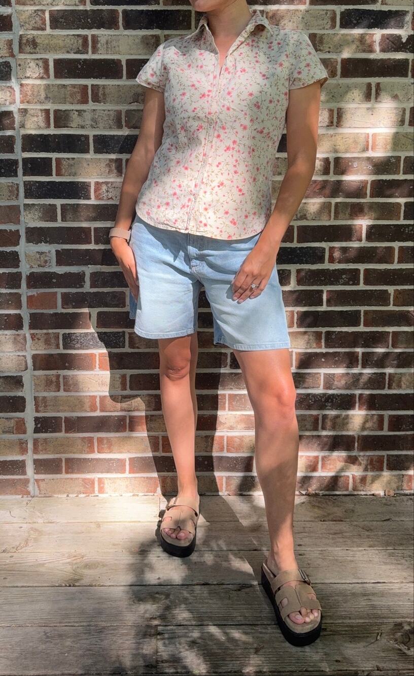 GF Women’s Size 8 Beige/Pink/Green Floral Collared Short Sleeve Button-Up Top
